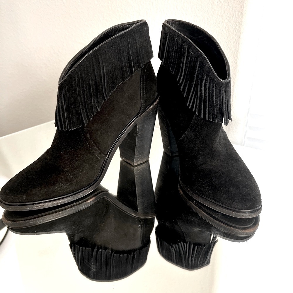 🚨SOLD🚨 JOIE Black Leather Suede Fringe Trim Western High Heel ankle Short Bootie - Picture 6 of 9